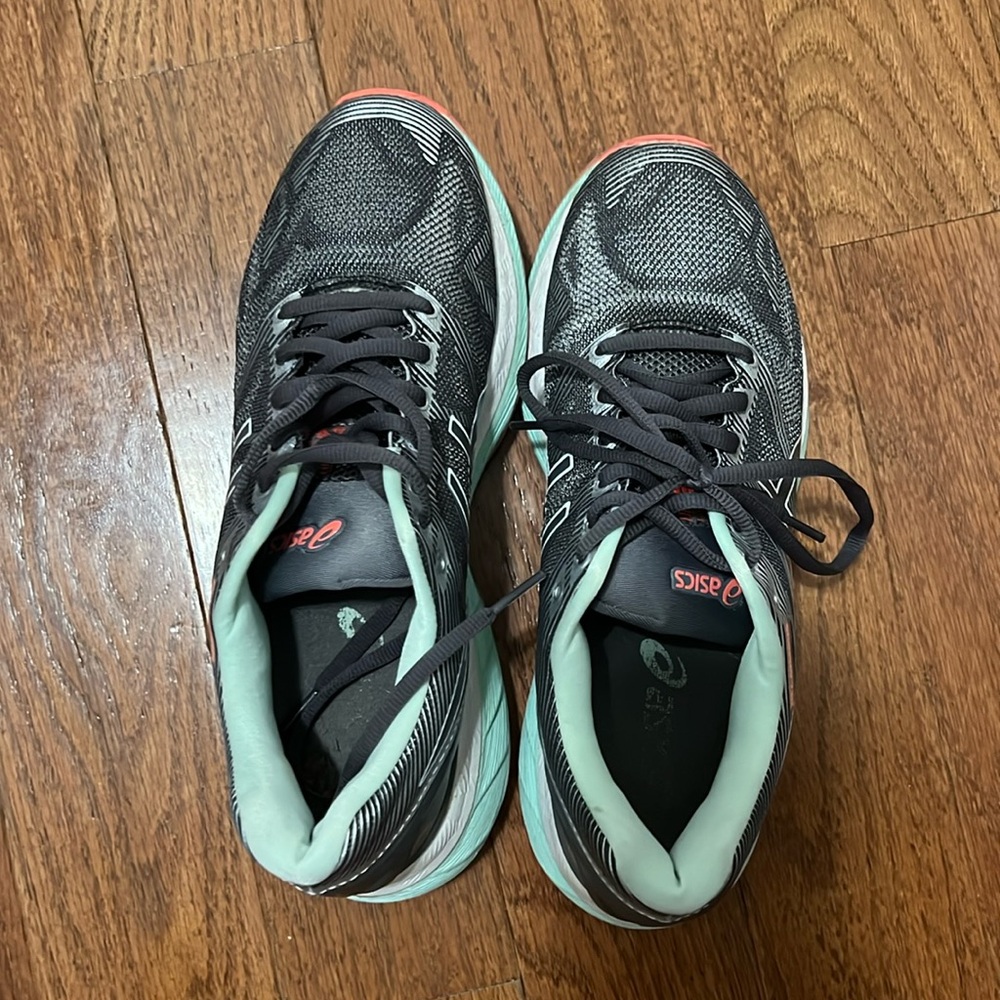 ASICS Gel-Nimbus tennis shoes size 7